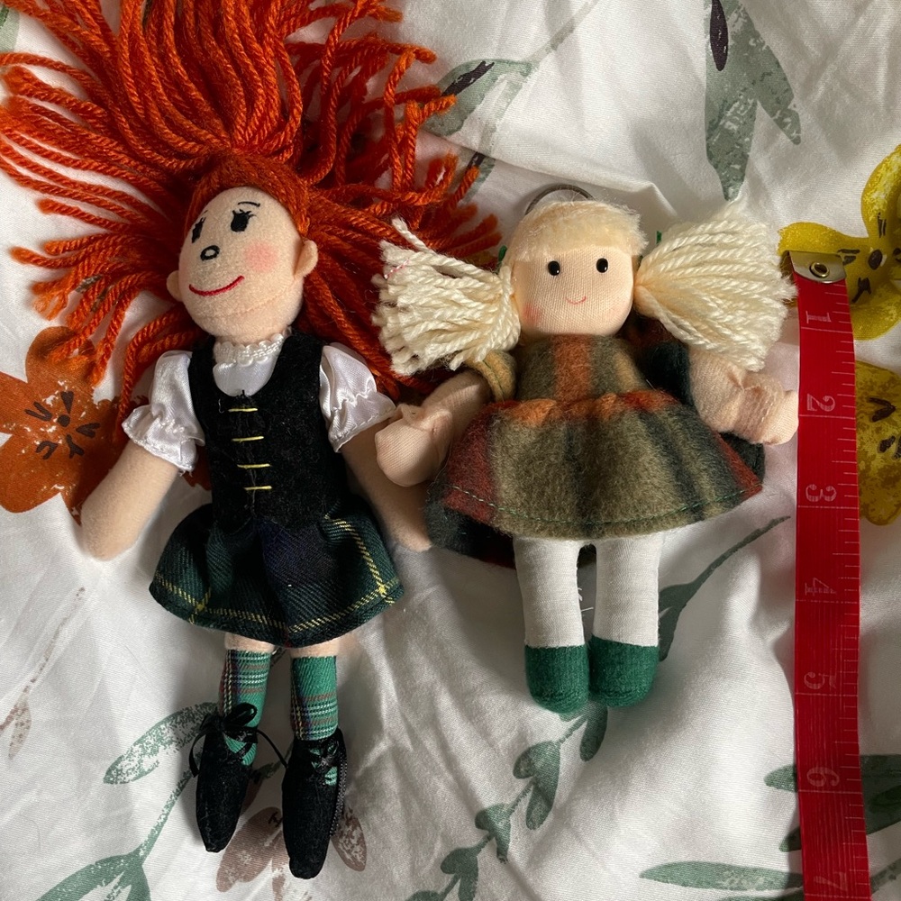Colorful Irish Doll Set with Red and Green Outfits - Picture 5 of 6